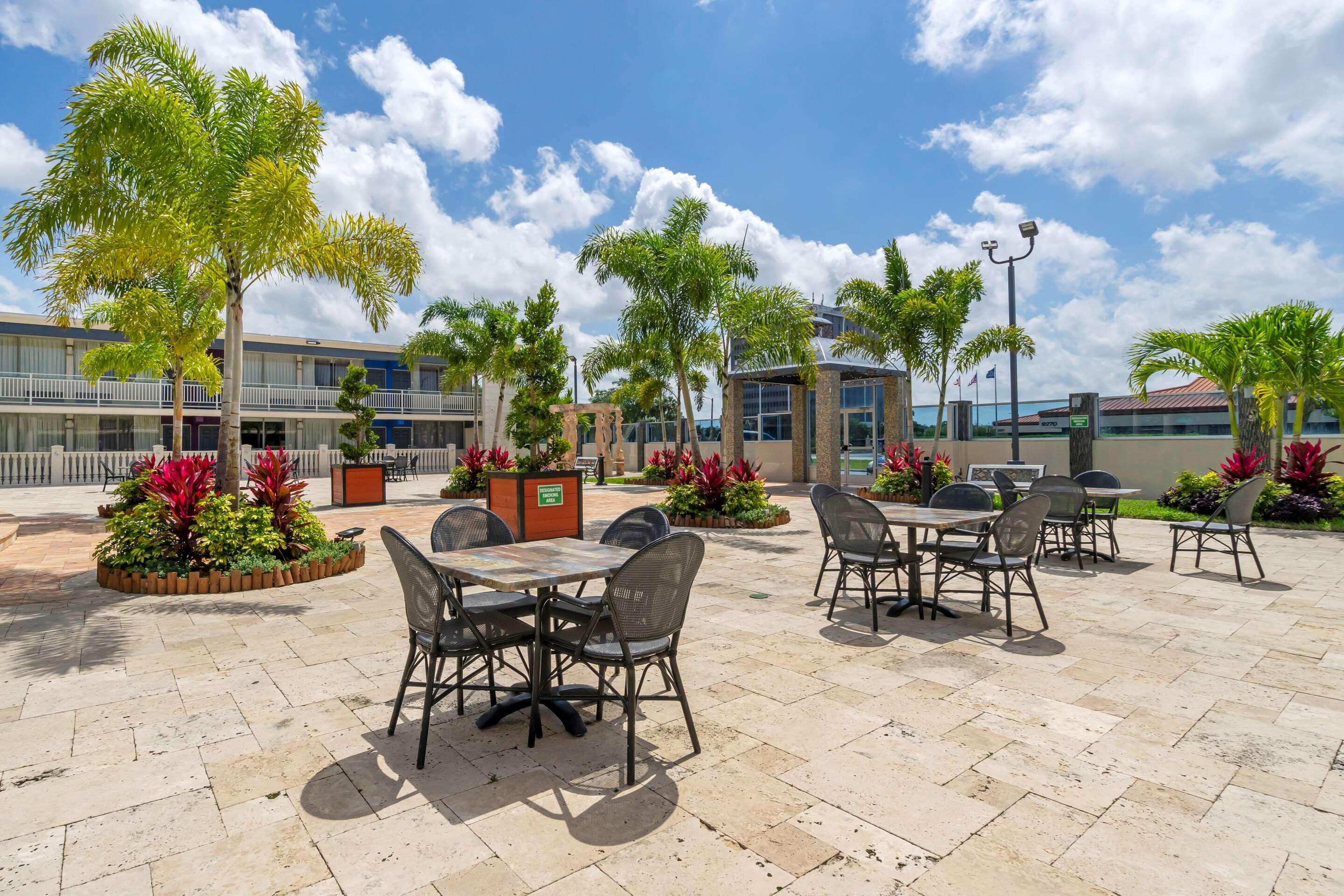 Quality Inn And Conference Center Tampa-Brandon Heartland Zewnętrze zdjęcie